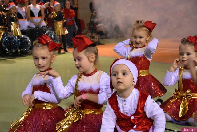 [FOTO] Ale tłumy! Magia świąt podczas Miasteczka św. Mikołaja w Żarowie