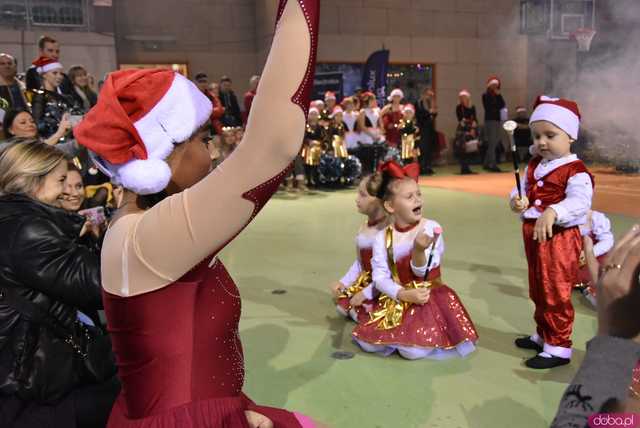 [FOTO] Ale tłumy! Magia świąt podczas Miasteczka św. Mikołaja w Żarowie