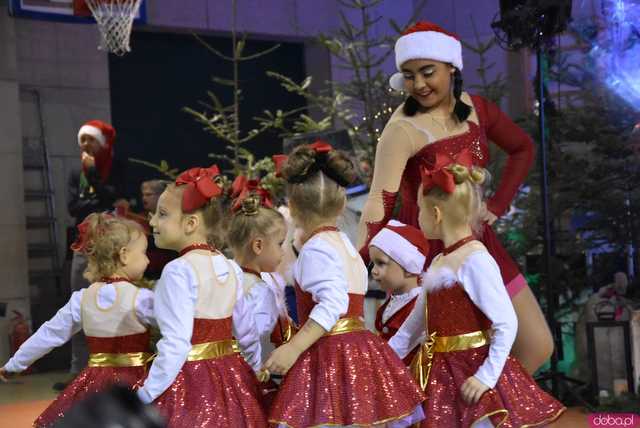 [FOTO] Ale tłumy! Magia świąt podczas Miasteczka św. Mikołaja w Żarowie