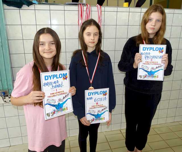 [FOTO] Uczniowie świdnickich podstawówek rywalizowali w Mikołajkowych Zawodach Pływackich