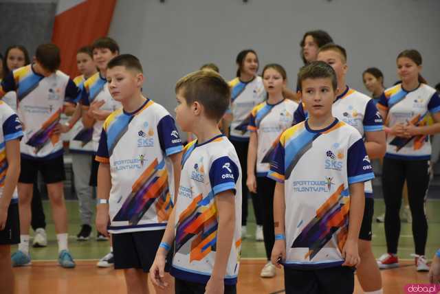 [WIDEO, FOTO] Młodzi strzegomianie spotkali się z wyjątkowym detektywem, utytułowanymi sportowcami i rywalizowali w unikalnych dyscyplinach
