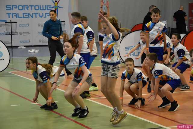 [WIDEO, FOTO] Młodzi strzegomianie spotkali się z wyjątkowym detektywem, utytułowanymi sportowcami i rywalizowali w unikalnych dyscyplinach