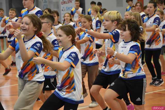 [WIDEO, FOTO] Młodzi strzegomianie spotkali się z wyjątkowym detektywem, utytułowanymi sportowcami i rywalizowali w unikalnych dyscyplinach