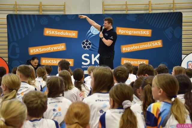 [WIDEO, FOTO] Młodzi strzegomianie spotkali się z wyjątkowym detektywem, utytułowanymi sportowcami i rywalizowali w unikalnych dyscyplinach