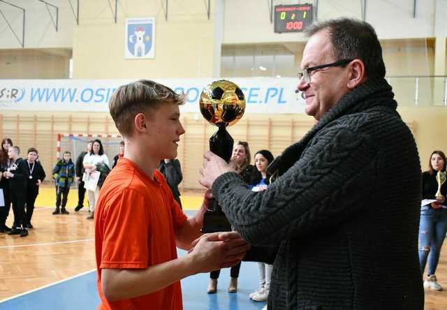 [FOTO] Sportowa rywalizacja na XII Halowym Turnieju Piłki Nożnej w Świebodzicach