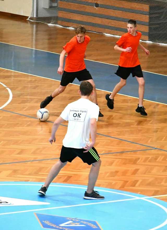[FOTO] Sportowa rywalizacja na XII Halowym Turnieju Piłki Nożnej w Świebodzicach
