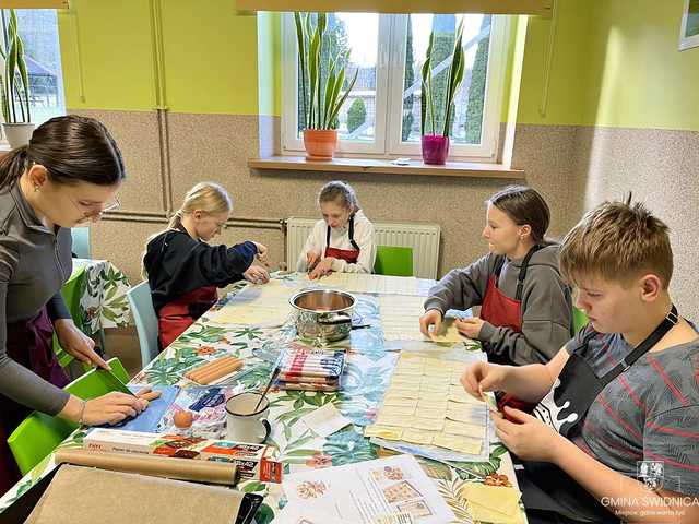 [FOTO] Uczniowie z Witoszowa Dolnego rozwijali umiejętności kulinarne i językowe