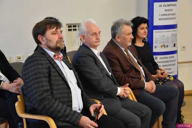 [FOTO] Uczniowie z całej Polski rywalizowali w Olimpiadzie Wiedzy i Umiejętności Menadżerskich. Tegorocznym gospodarzem jest świdnicki Ekonomik