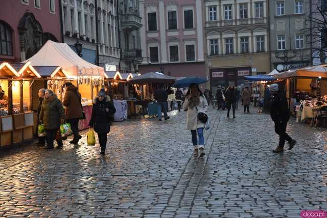 [WIDEO, FOTO] Wystartował świdnicki Jarmark Bożonarodzeniowy! Do kiedy można odwiedzić stoiska?