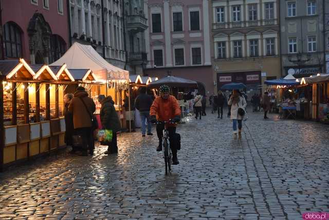 [WIDEO, FOTO] Wystartował świdnicki Jarmark Bożonarodzeniowy! Do kiedy można odwiedzić stoiska?