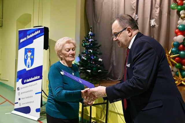 [FOTO] Burmistrz Świebodzic uhonorował wolontariuszy