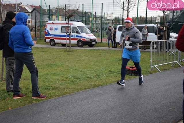 [FOTO] Łączą sport, święta i dobre emocje. Za nami Świebodzicki Bieg Mikołajkowy