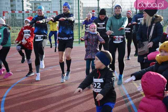 [FOTO] Łączą sport, święta i dobre emocje. Za nami Świebodzicki Bieg Mikołajkowy