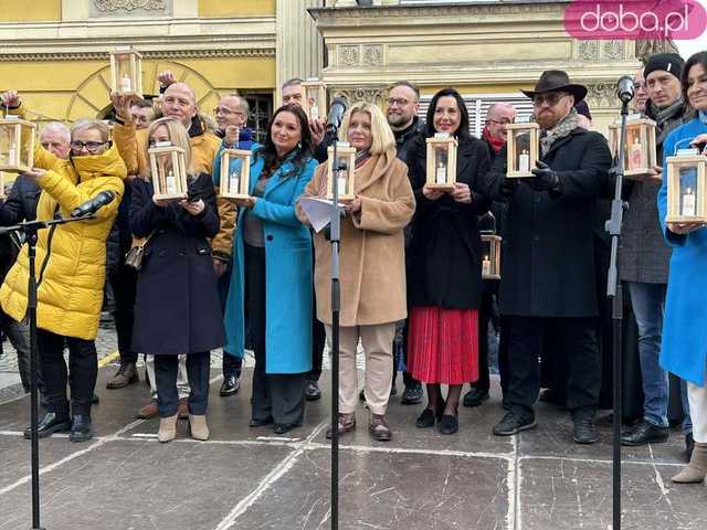 [FOTO] Wigilia z Betlejemskim Światłem Pokoju na świdnickim Rynku