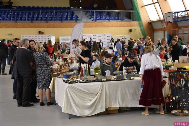 [FOTO] Ponad 50 wystawców, tłumy odwiedzających i świąteczna atmosfera na Jarmarku Bożonarodzeniowym w Marcinowicach