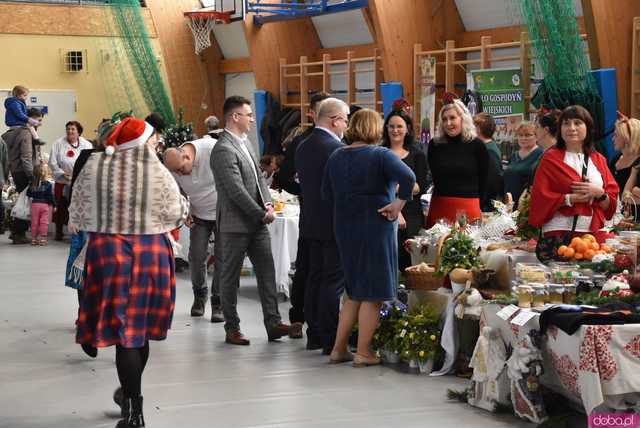 [FOTO] Ponad 50 wystawców, tłumy odwiedzających i świąteczna atmosfera na Jarmarku Bożonarodzeniowym w Marcinowicach