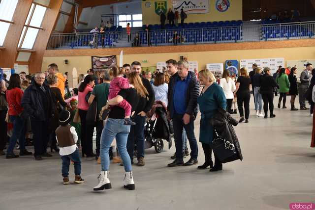 [FOTO] Ponad 50 wystawców, tłumy odwiedzających i świąteczna atmosfera na Jarmarku Bożonarodzeniowym w Marcinowicach