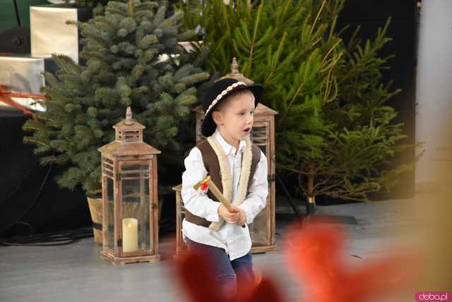[FOTO] Ponad 50 wystawców, tłumy odwiedzających i świąteczna atmosfera na Jarmarku Bożonarodzeniowym w Marcinowicach