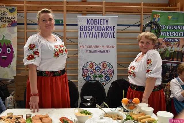 [FOTO] Ponad 50 wystawców, tłumy odwiedzających i świąteczna atmosfera na Jarmarku Bożonarodzeniowym w Marcinowicach