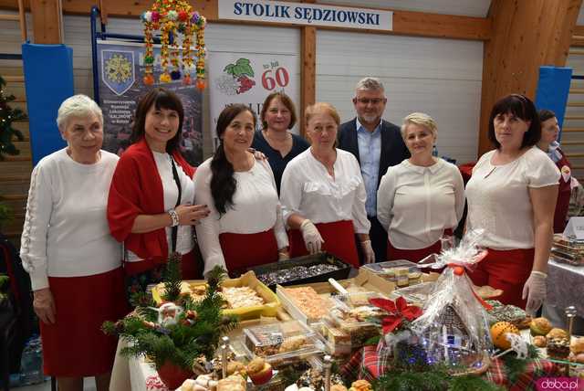 [FOTO] Ponad 50 wystawców, tłumy odwiedzających i świąteczna atmosfera na Jarmarku Bożonarodzeniowym w Marcinowicach