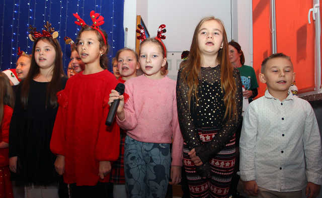 [FOTO] Magia Bożego Narodzenia na Jarmarku Świątecznym w Roztoce