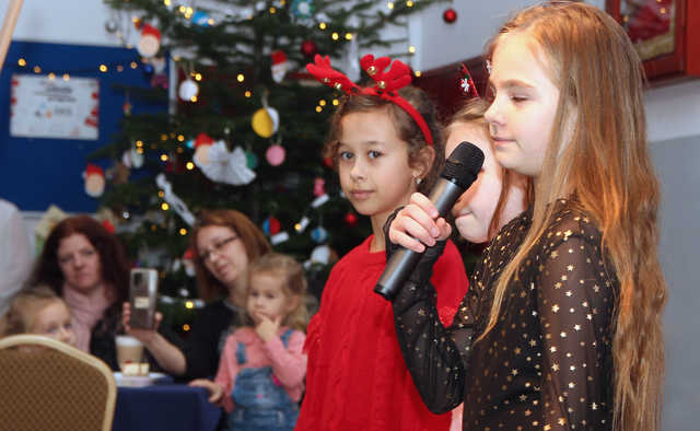 [FOTO] Magia Bożego Narodzenia na Jarmarku Świątecznym w Roztoce