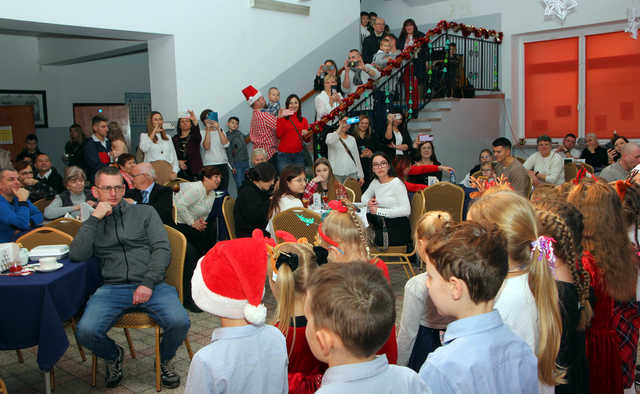 [FOTO] Magia Bożego Narodzenia na Jarmarku Świątecznym w Roztoce