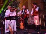 [WIDEO, FOTO] Golec uOrkiestra w strzegomskiej bazylice. Świąteczny koncert wypełnił świątynię po brzegi