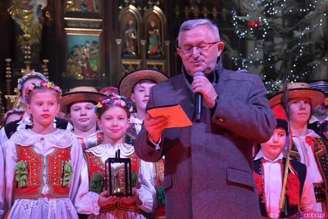 [WIDEO, FOTO] Golec uOrkiestra w strzegomskiej bazylice. Świąteczny koncert wypełnił świątynię po brzegi