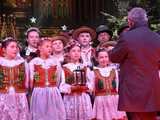 [WIDEO, FOTO] Golec uOrkiestra w strzegomskiej bazylice. Świąteczny koncert wypełnił świątynię po brzegi