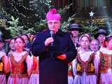 [WIDEO, FOTO] Golec uOrkiestra w strzegomskiej bazylice. Świąteczny koncert wypełnił świątynię po brzegi
