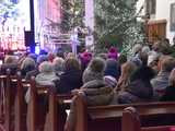 [WIDEO, FOTO] Golec uOrkiestra w strzegomskiej bazylice. Świąteczny koncert wypełnił świątynię po brzegi