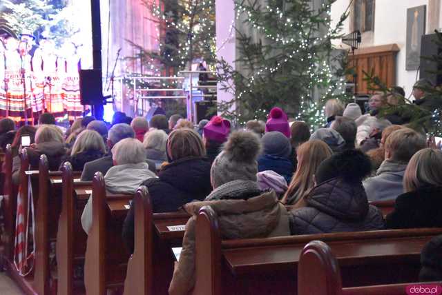 [WIDEO, FOTO] Golec uOrkiestra w strzegomskiej bazylice. Świąteczny koncert wypełnił świątynię po brzegi