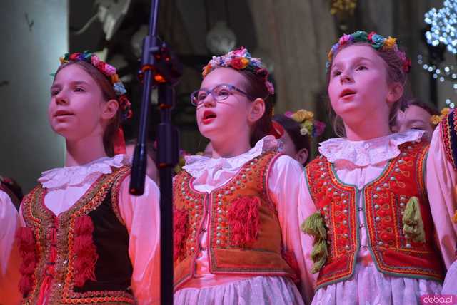 [WIDEO, FOTO] Golec uOrkiestra w strzegomskiej bazylice. Świąteczny koncert wypełnił świątynię po brzegi