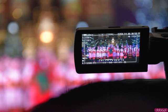 [WIDEO, FOTO] Golec uOrkiestra w strzegomskiej bazylice. Świąteczny koncert wypełnił świątynię po brzegi