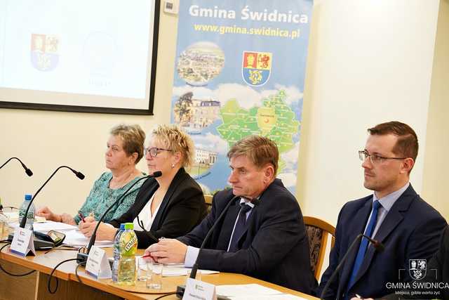 Gmina Świdnica wyda w przyszłym roku prawie 150 mln złotych. Przyjęto budżet na 2024 rok [SZCZEGÓŁY, FOTO]