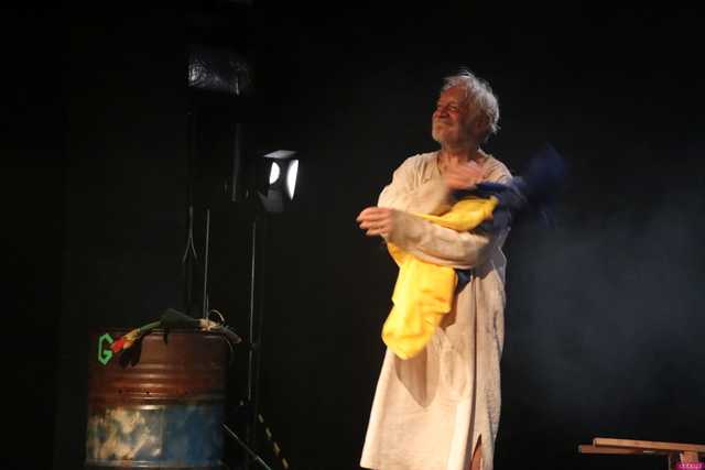[FOTO]  Andrzej Seweryn w roli szekspirowskiego Leara. Spektakl w świdnickim teatrze
