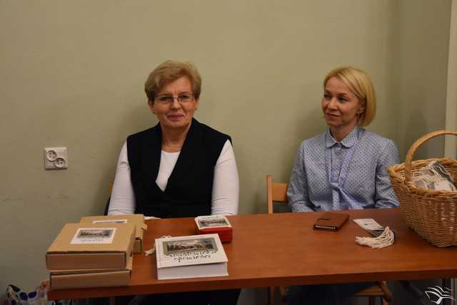 [FOTO] Lucyna Szpilakowska przywołała historię Śmiałowic podczas spotkania autorskiego