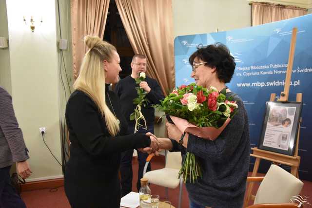 [FOTO] Lucyna Szpilakowska przywołała historię Śmiałowic podczas spotkania autorskiego