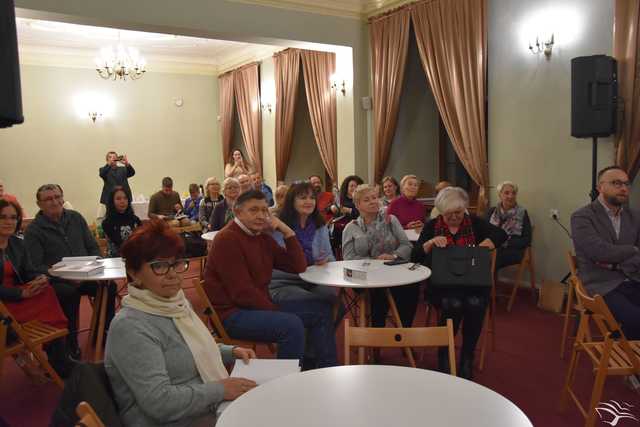 [FOTO] Lucyna Szpilakowska przywołała historię Śmiałowic podczas spotkania autorskiego