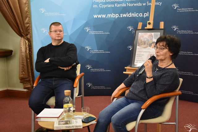 [FOTO] Lucyna Szpilakowska przywołała historię Śmiałowic podczas spotkania autorskiego
