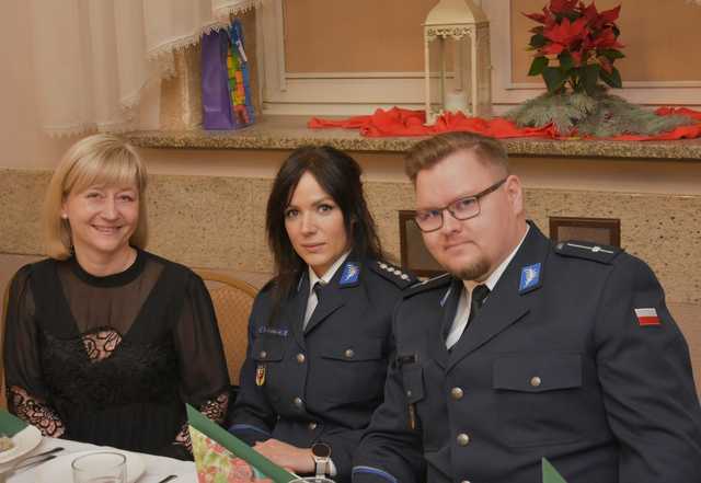 [FOTO] Przedświąteczne spotkanie opłatkowe świdnickich policjantów