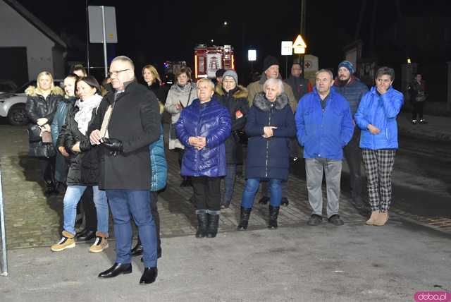 [FOTO] Fajerwerki, race i kolumna strażacka. Uroczyste przyjęcie nowego wozu strażackiego OSP Strzelce