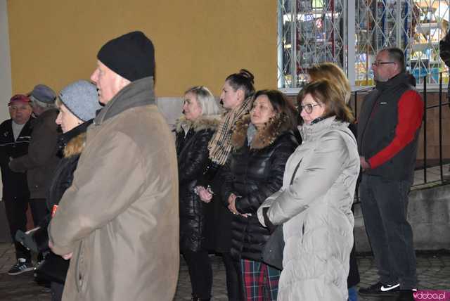 [FOTO] Fajerwerki, race i kolumna strażacka. Uroczyste przyjęcie nowego wozu strażackiego OSP Strzelce