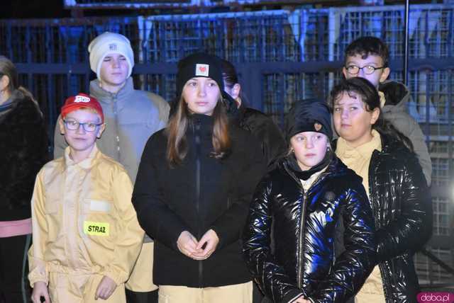 [FOTO] Fajerwerki, race i kolumna strażacka. Uroczyste przyjęcie nowego wozu strażackiego OSP Strzelce