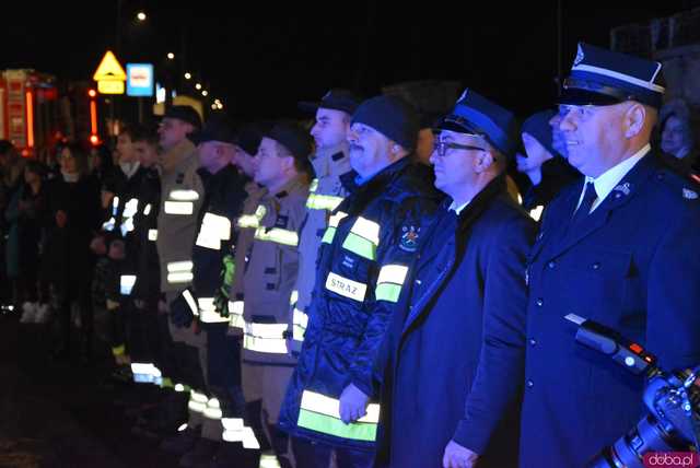 [FOTO] Fajerwerki, race i kolumna strażacka. Uroczyste przyjęcie nowego wozu strażackiego OSP Strzelce