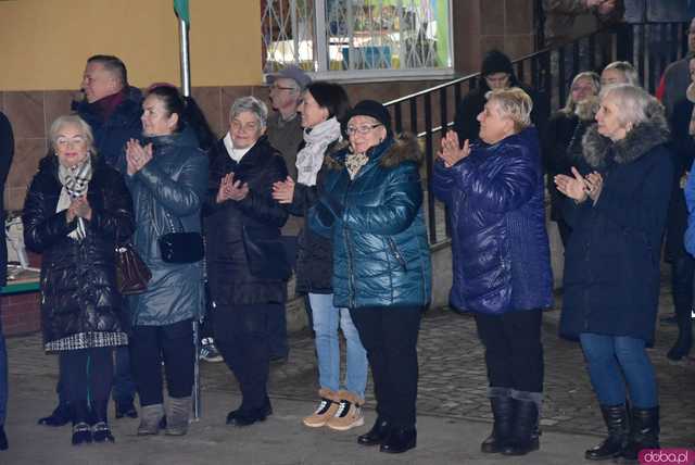 [FOTO] Fajerwerki, race i kolumna strażacka. Uroczyste przyjęcie nowego wozu strażackiego OSP Strzelce