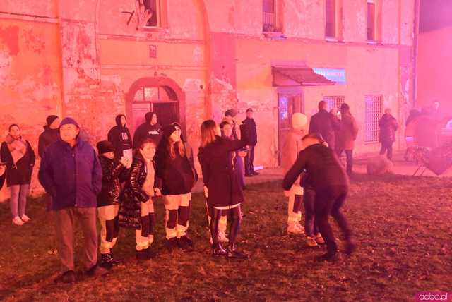 [FOTO] Fajerwerki, race i kolumna strażacka. Uroczyste przyjęcie nowego wozu strażackiego OSP Strzelce