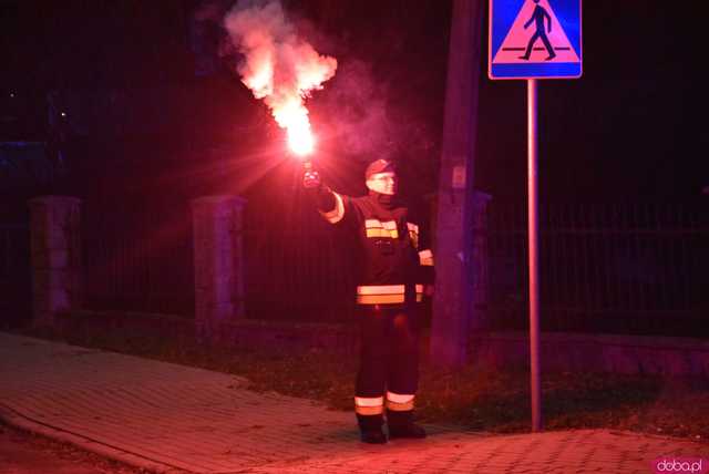 [FOTO] Fajerwerki, race i kolumna strażacka. Uroczyste przyjęcie nowego wozu strażackiego OSP Strzelce