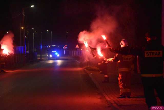 [FOTO] Fajerwerki, race i kolumna strażacka. Uroczyste przyjęcie nowego wozu strażackiego OSP Strzelce